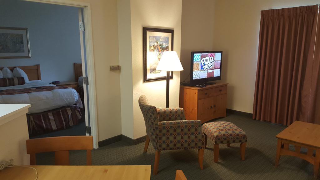 Baymont By Wyndham Wichita East Hotel Ngoại thất bức ảnh