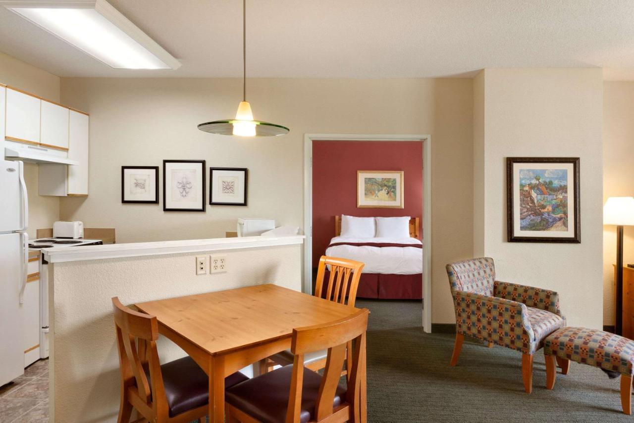 Baymont By Wyndham Wichita East Hotel Ngoại thất bức ảnh